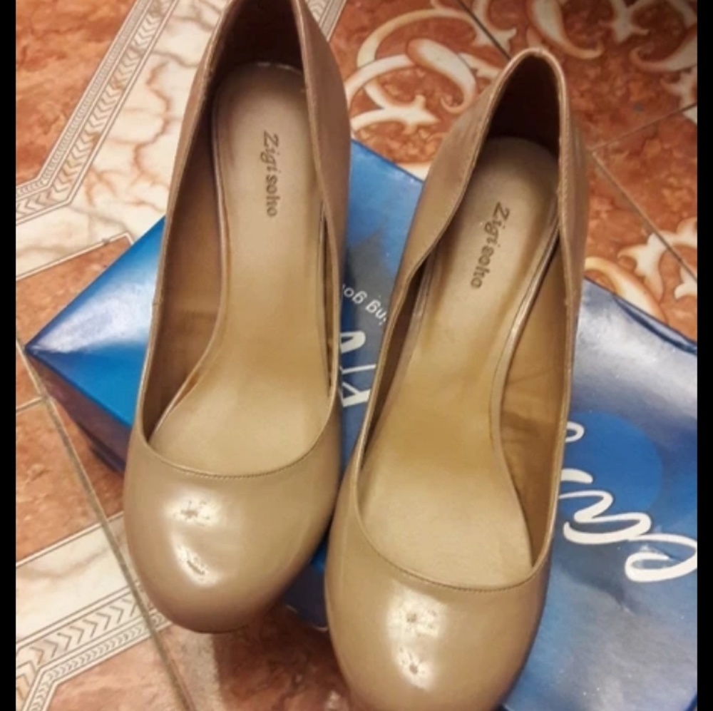 Woman  nude shoes